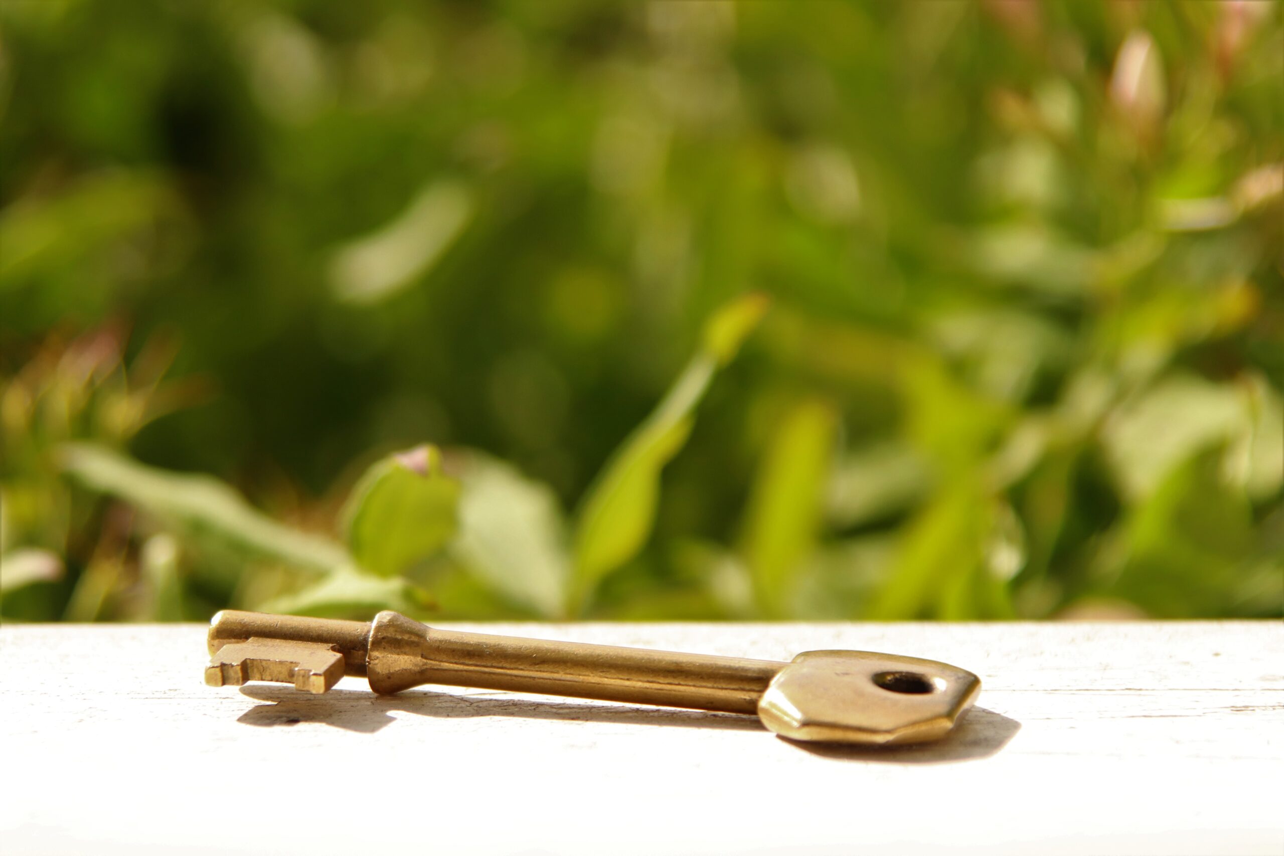 close-up-key-table-outdoors